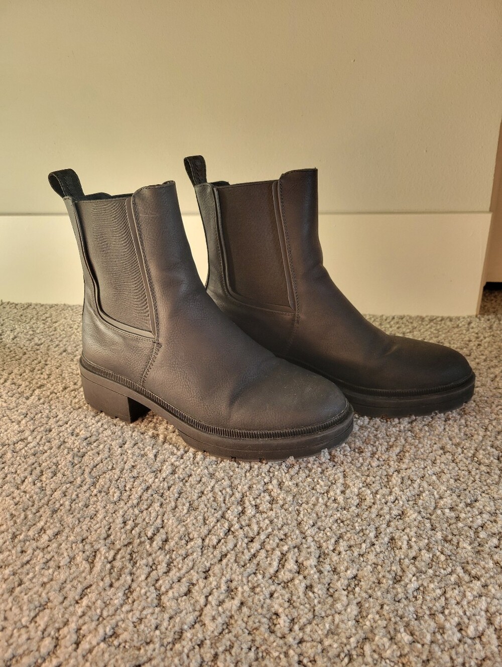 Rocket Dog Iggie Chelsea Faux Black Leather Heeled Boots Womens Size 9